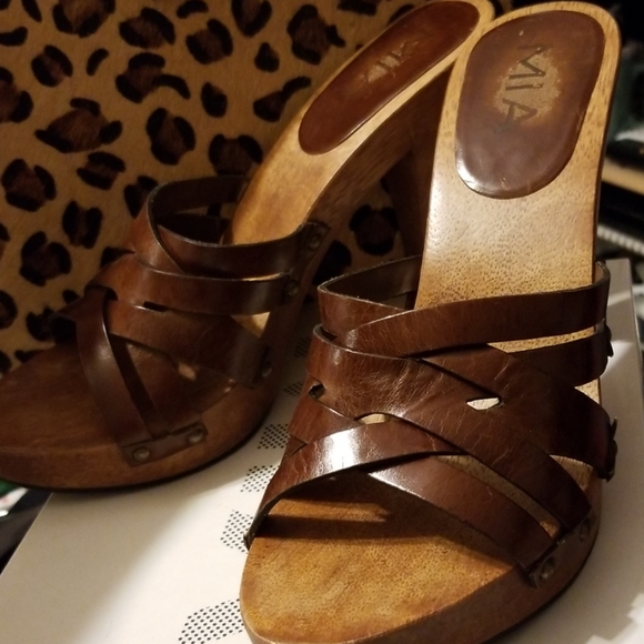 Shoes - Picture 1 of 2